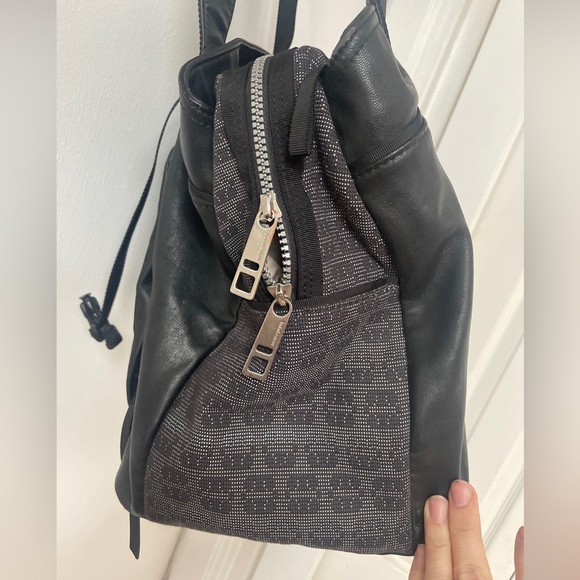 Lululemon Om The Day Bag Black Reflective Large Duffle Yoga Mat Gym Travel - Picture 6 of 16